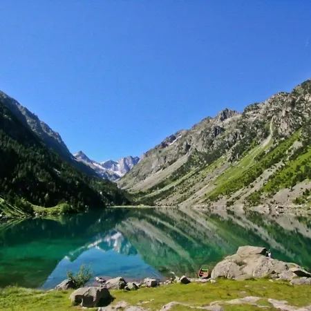 Mitoyen 3 Chambres, 60m², Belle Vue, 1km Centre-ville, Navette Ski, Parking, Terrasse - Fr-1-401-3 *