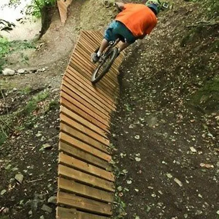 Mitoyen 3 Chambres, 60m², Belle Vue, 1km Centre-ville, Navette Ski, Parking, Terrasse - Fr-1-401-3