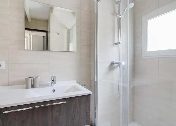 Mitoyen 3 Chambres, 60m², Belle Vue, 1km Centre-ville, Navette Ski, Parking, Terrasse - Fr-1-401-3 Prázdninový dům *